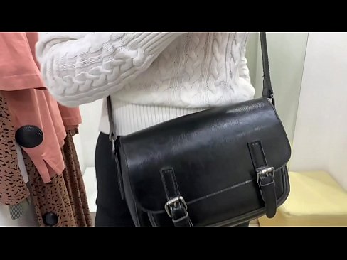 ❤️ Јавна мастурбација младе кучке ФералБерри са дилдом у соби за мерење ☑ Хард порно на sr.fuckmymac.ru